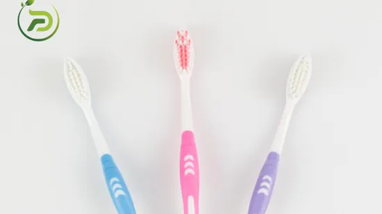 Spazzolino da denti in plastica con setole in nylon morbido di alta qualità Spazzolino da denti manuale con etichetta privata personalizzata all'ingrosso per adulti